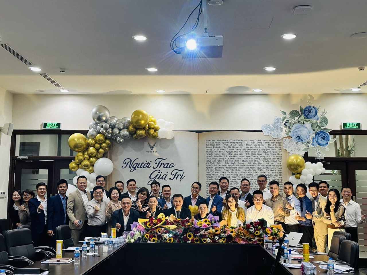 Info-Business-2 Ảnh Ngọc đào tạo cho lãnh đạo của VinFast, và cùng chương trình này tôi đào tạo cho lãnh đạo của VNPAY, VietinBank hay nhiều doanh nghiệp khác nữa mà không mất quá nhiều công chỉnh sửa